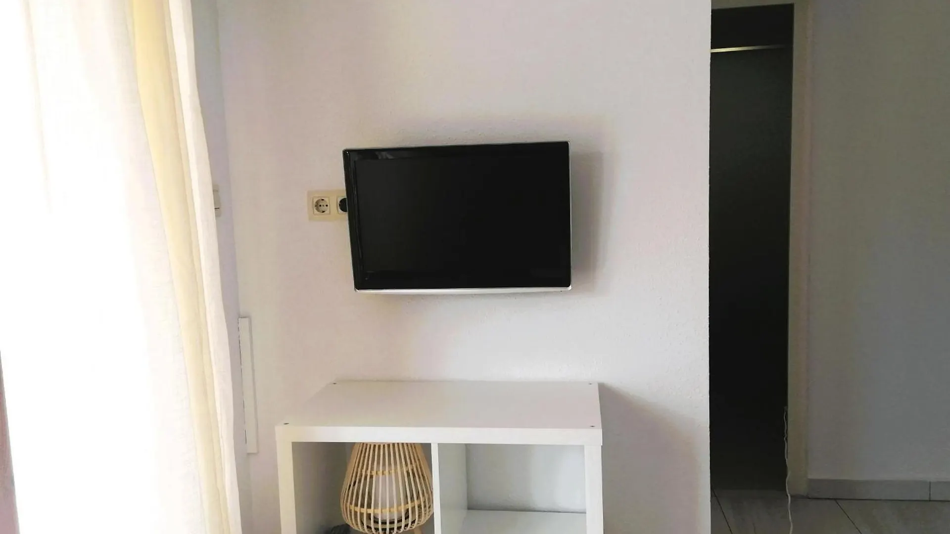 Apartamento En Segunda Linea De Playa Con Terraza, Wifi Y Parking En Santa Margarita - Es-258-120 Roses Lejlighed