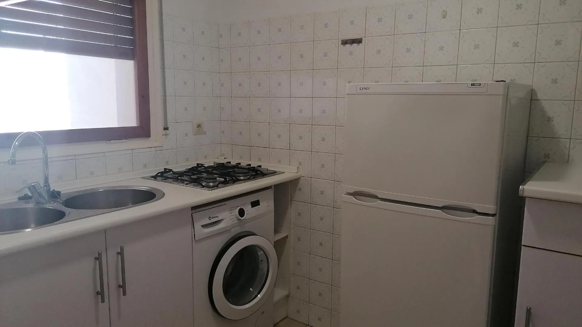 Lejlighed Apartamento En Segunda Linea De Playa Con Terraza, Wifi Y Parking En Santa Margarita - Es-258-120 Roses