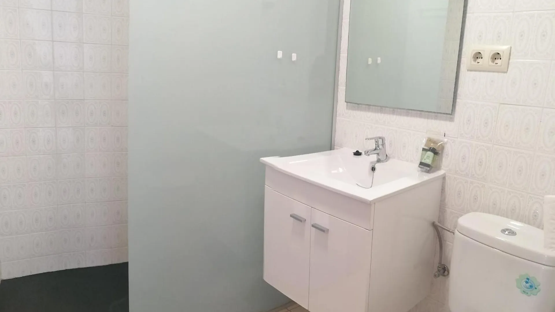 Apartamento En Segunda Linea De Playa Con Terraza, Wifi Y Parking En Santa Margarita - Es-258-120 Roses