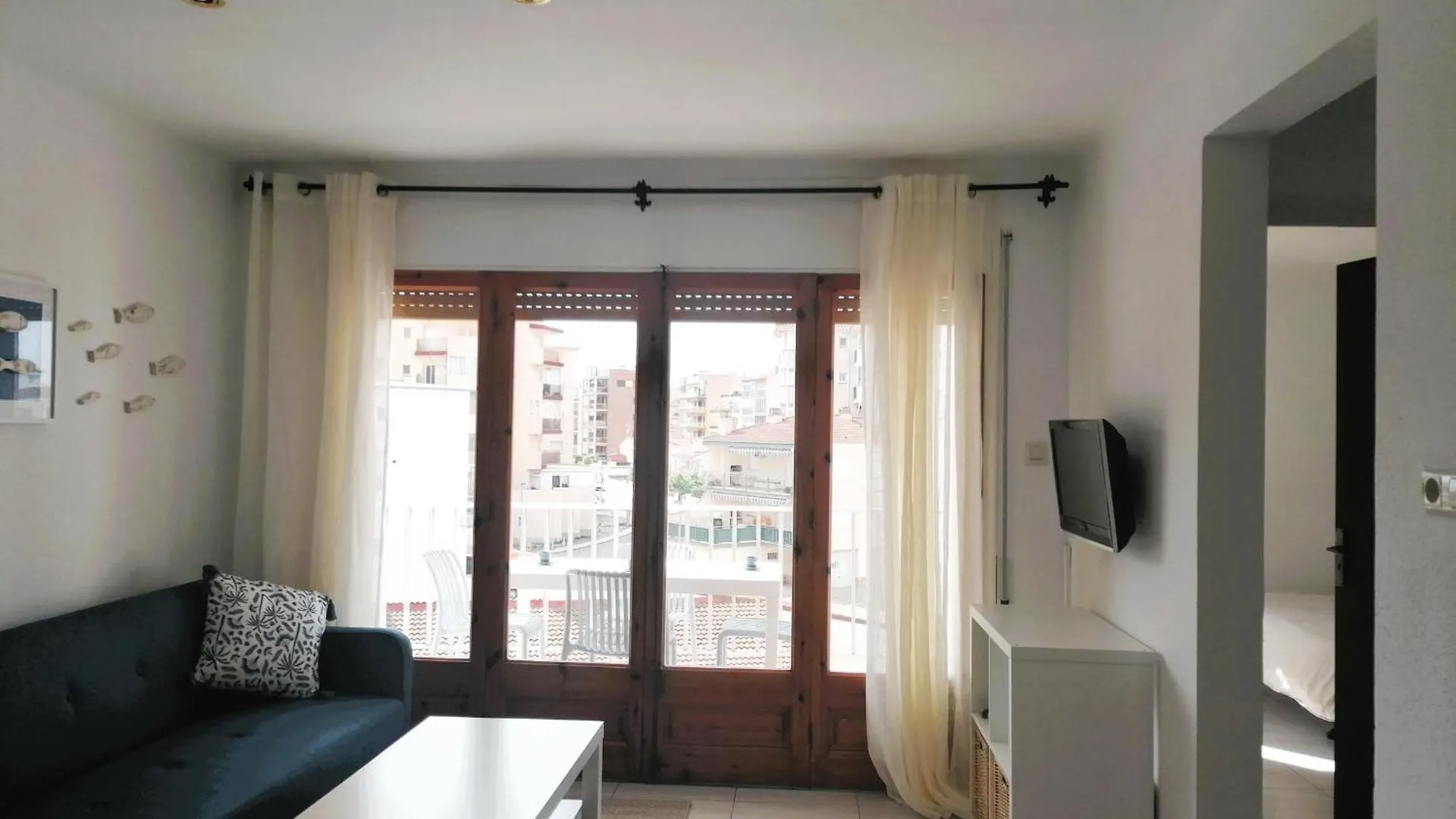 Apartamento En Segunda Linea De Playa Con Terraza, Wifi Y Parking En Santa Margarita - Es-258-120 Roses
