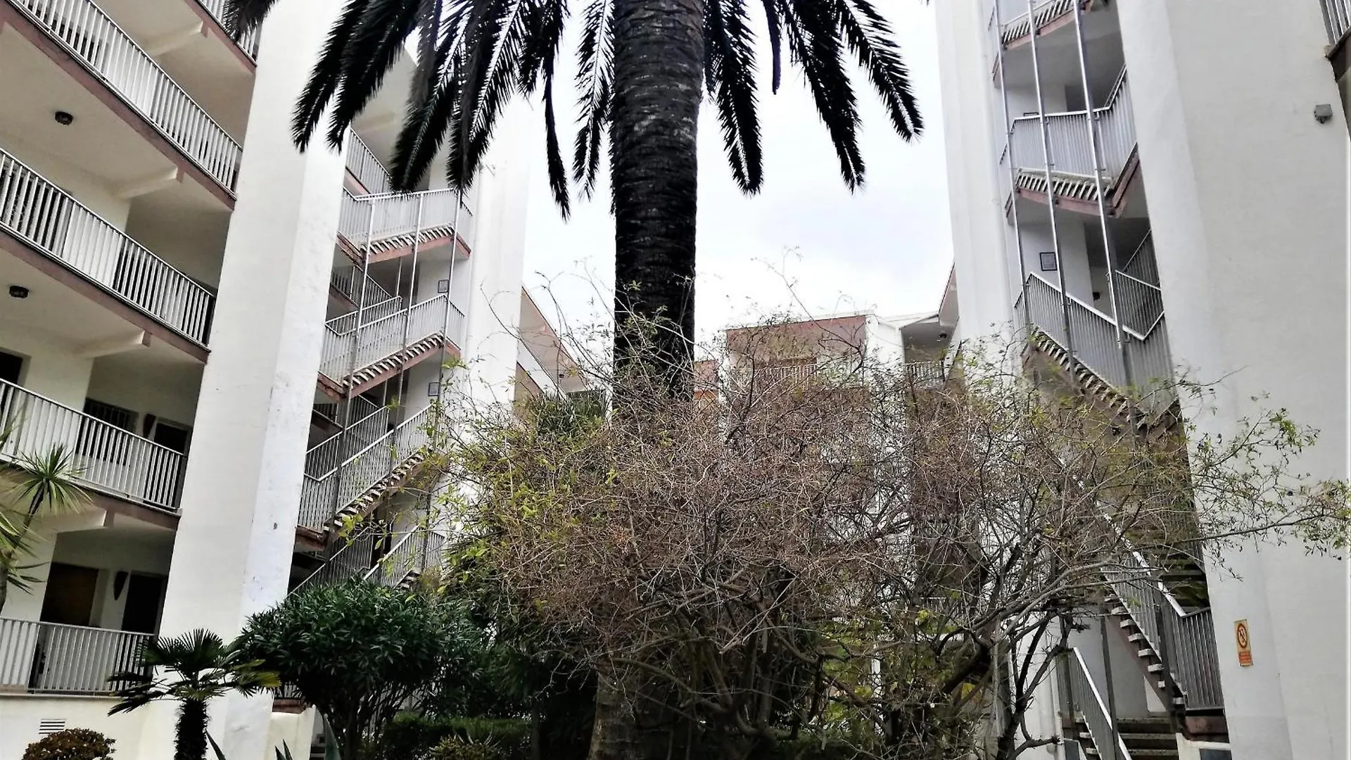 Apartamento En Segunda Linea De Playa Con Terraza, Wifi Y Parking En Santa Margarita - Es-258-120 Roses Lejlighed